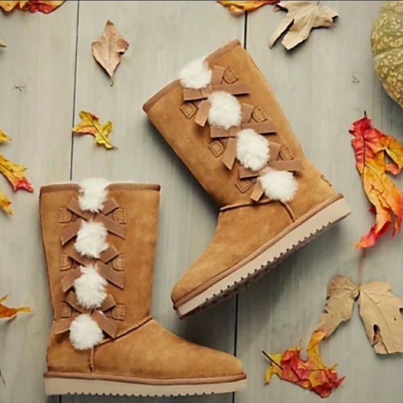 Koolaburra Shoes - Koolaburra Tan Winter Boots with Pom Poms